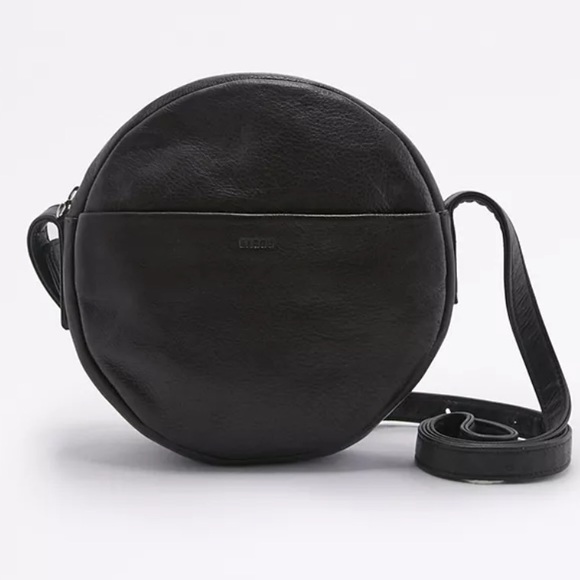 BAGGU Handbags - Baggu black circle leather bag with adjustable length strap